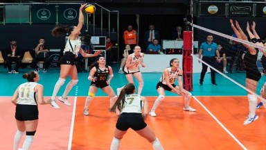 VakıfBank Nilüfer Belediyespor'u 3-0 Yendi