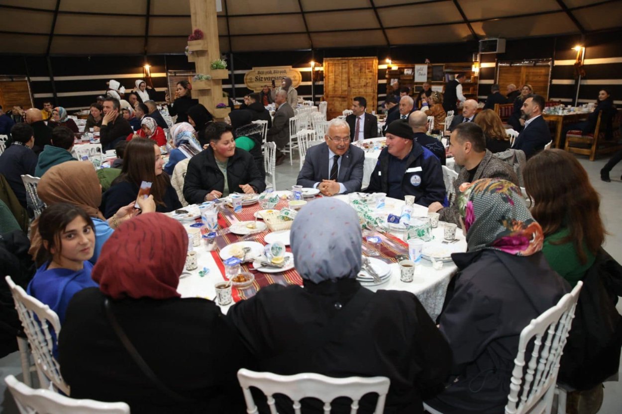 Ordu Büyükşehir Belediye Başkanı Dr. Mehmet Hilmi Güler Ramazan'da Bir Araya Geldi