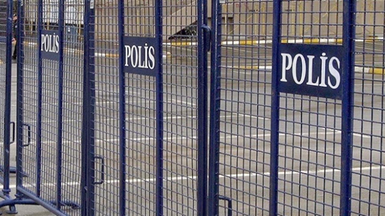 Polis Barikatı